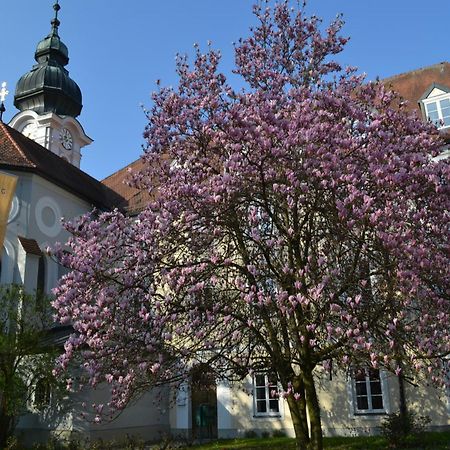 Haus Der Begegnung Heilig Geist Burghausen Exterior foto