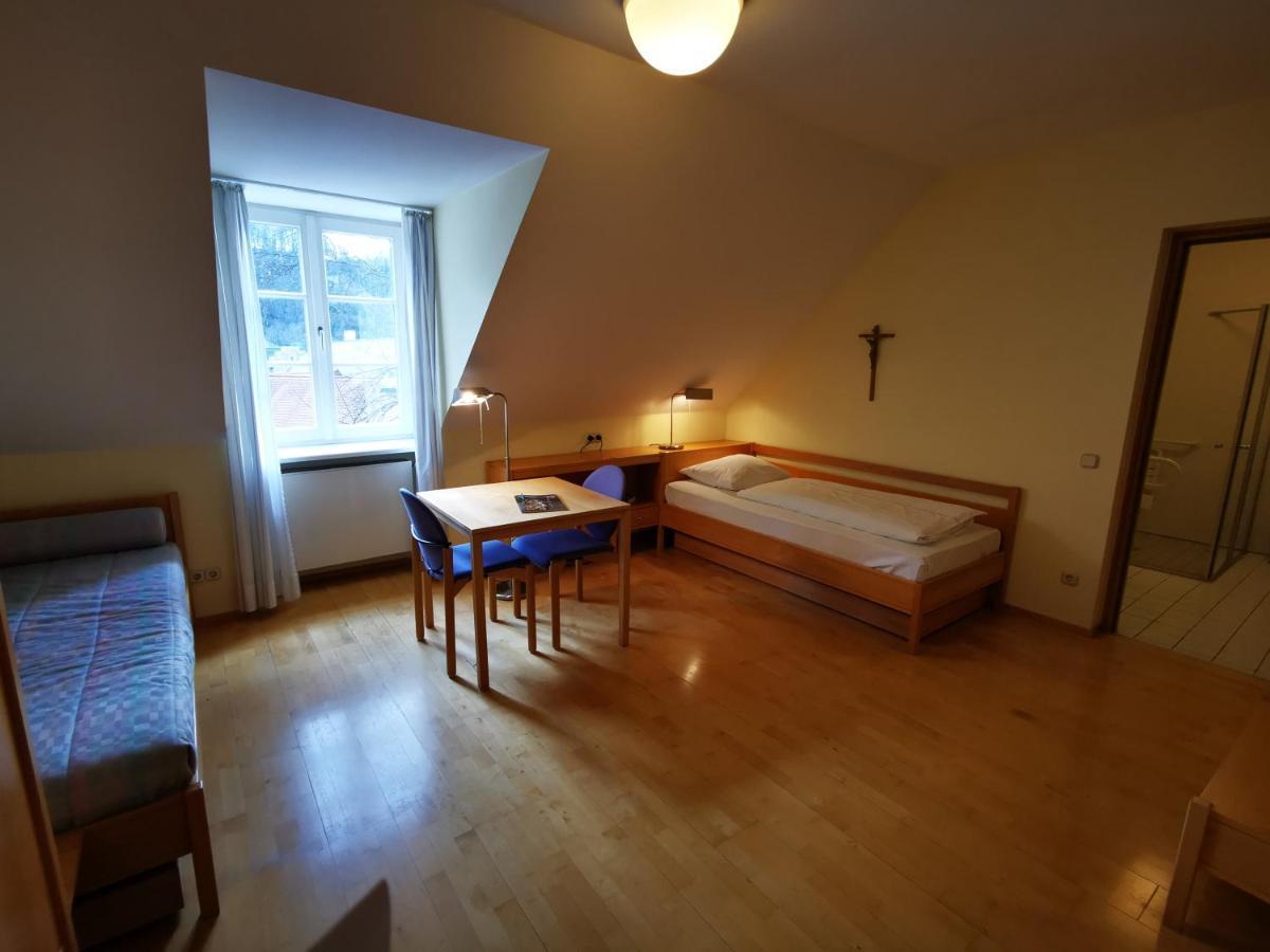 Haus Der Begegnung Heilig Geist Burghausen Exterior foto